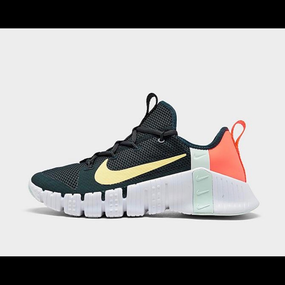 WOMEN'S NIKE FREE METCON 3 TRAINING SHOES